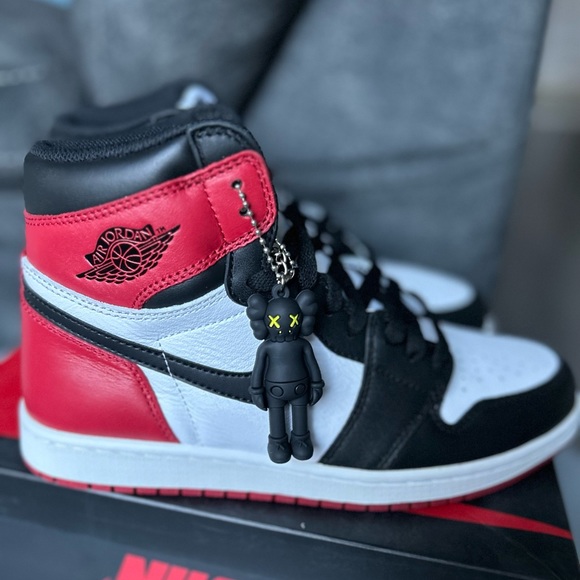 KAWS Collectors Keychain - Picture 3 of 3